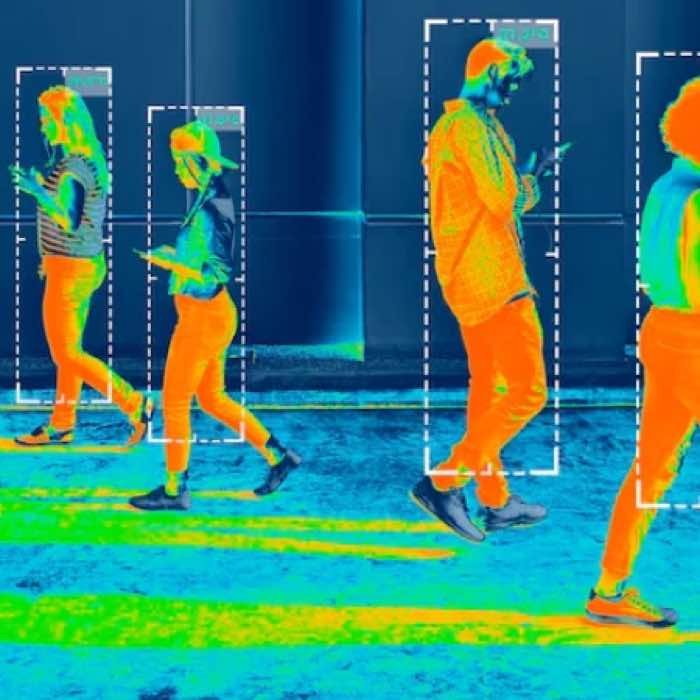 AI flags people on a thermal feed